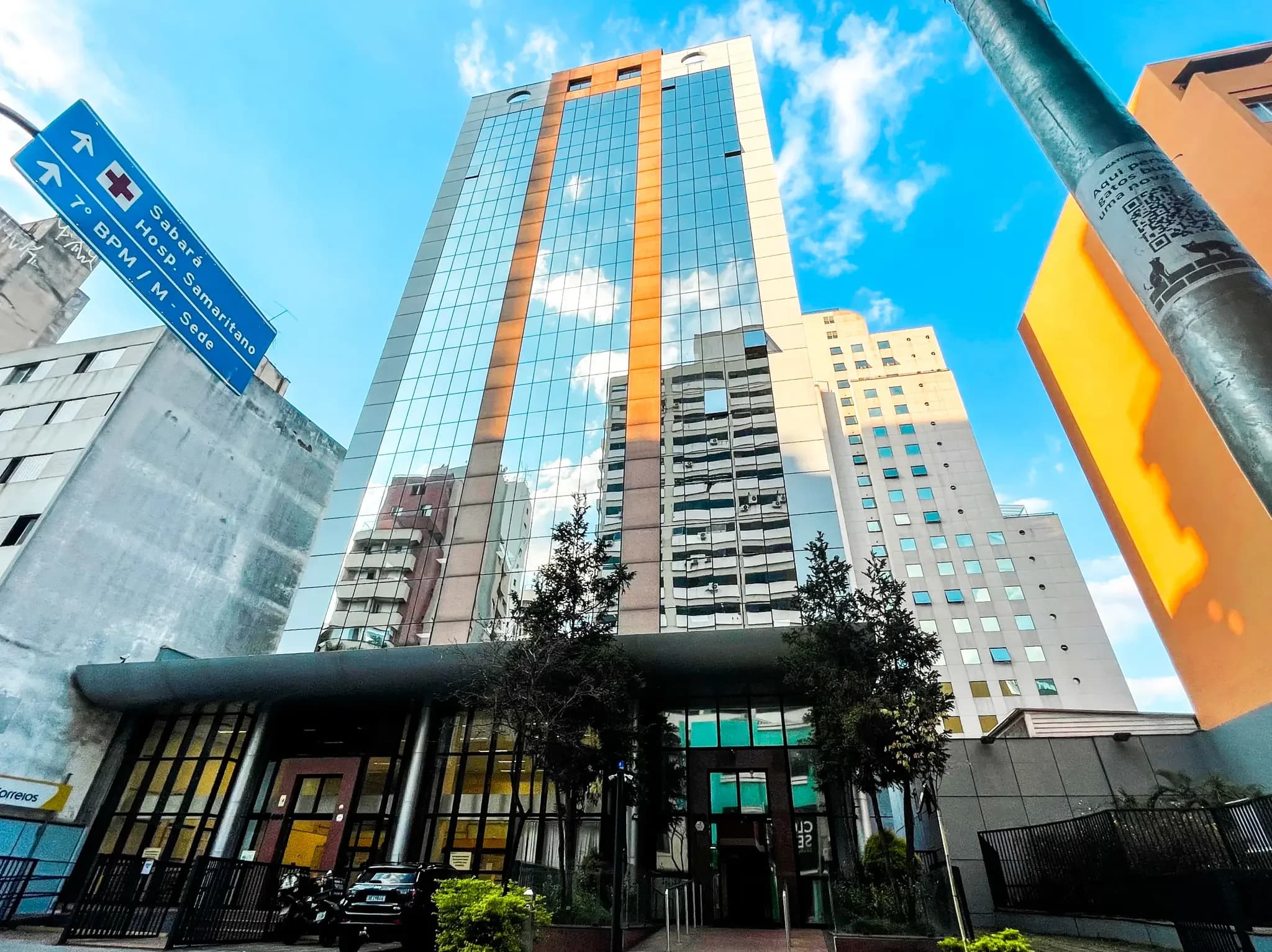 Prédio com boa infraestrutura e acessível